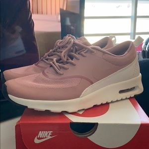 NIKE Air Max Thea